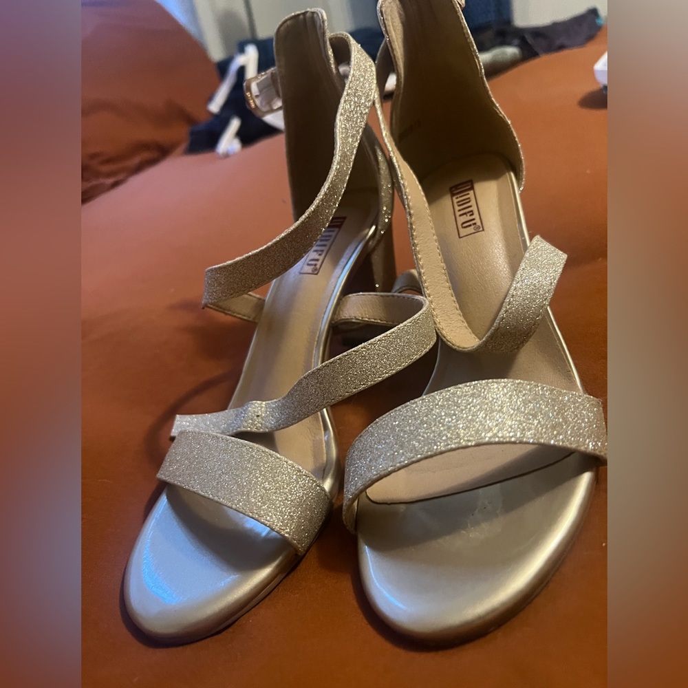 Gold glitter Amazon heels worn once size 8 super comfortable